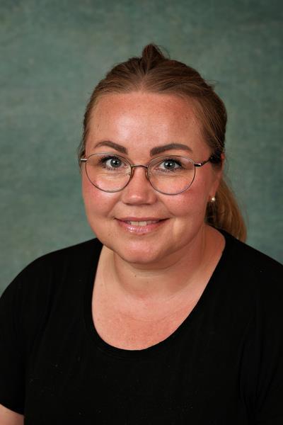 Portrett av ansatt i barnehagen. - Klikk for stort bilde