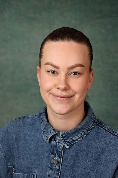 Portrett av ansatt i barnehagen. - Klikk for stort bilde