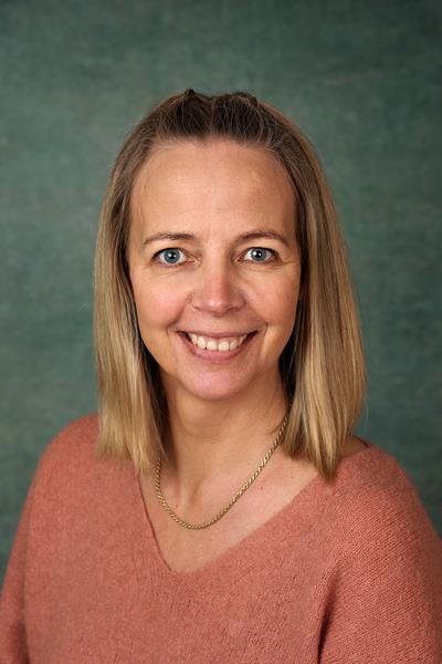 Portrett av ansatt i barnehagen. - Klikk for stort bilde